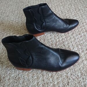 Loeffler Randall "Indie" Black Scallop Leather Ankle Bootie size 5.5